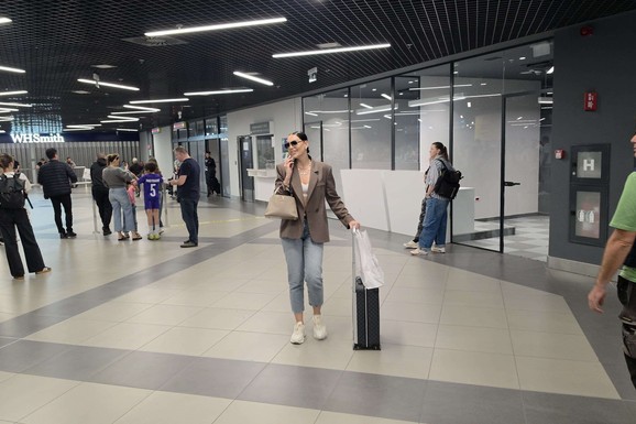 "NJIH 15 JE DOŠLO DA ME SLUŠA" Pevačica otkrila šta je doživela na nastupu u Požarevcu! Evo da li je RODITELJI podržavaju da peva