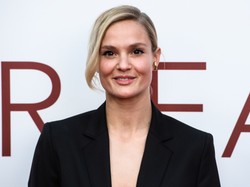 Niby marynarka, a ledwo co zakryła. Niemiecka aktorka w spodnium, które trzeba zobaczyć. FOTO