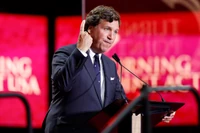 Rozłam w MAGA. Tucker Carlson staje na czele przeciwników Donalda Trumpa