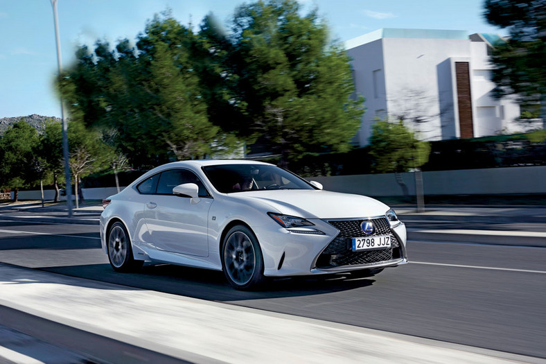 Lexus RC 300h - coupé klasy premium