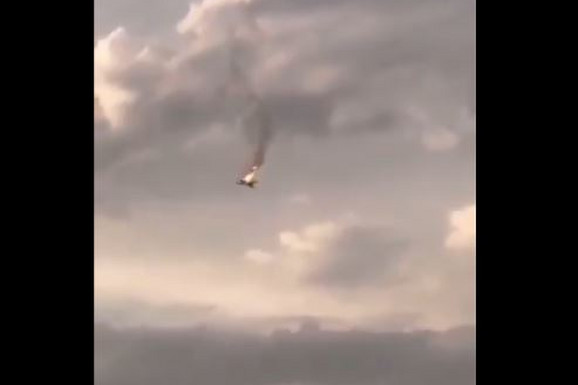 PRVI SNIMAK PADA RUSKOG BOMBARDERA Ispalio rakete na Ukrajinu, pa se zapalio (VIDEO)