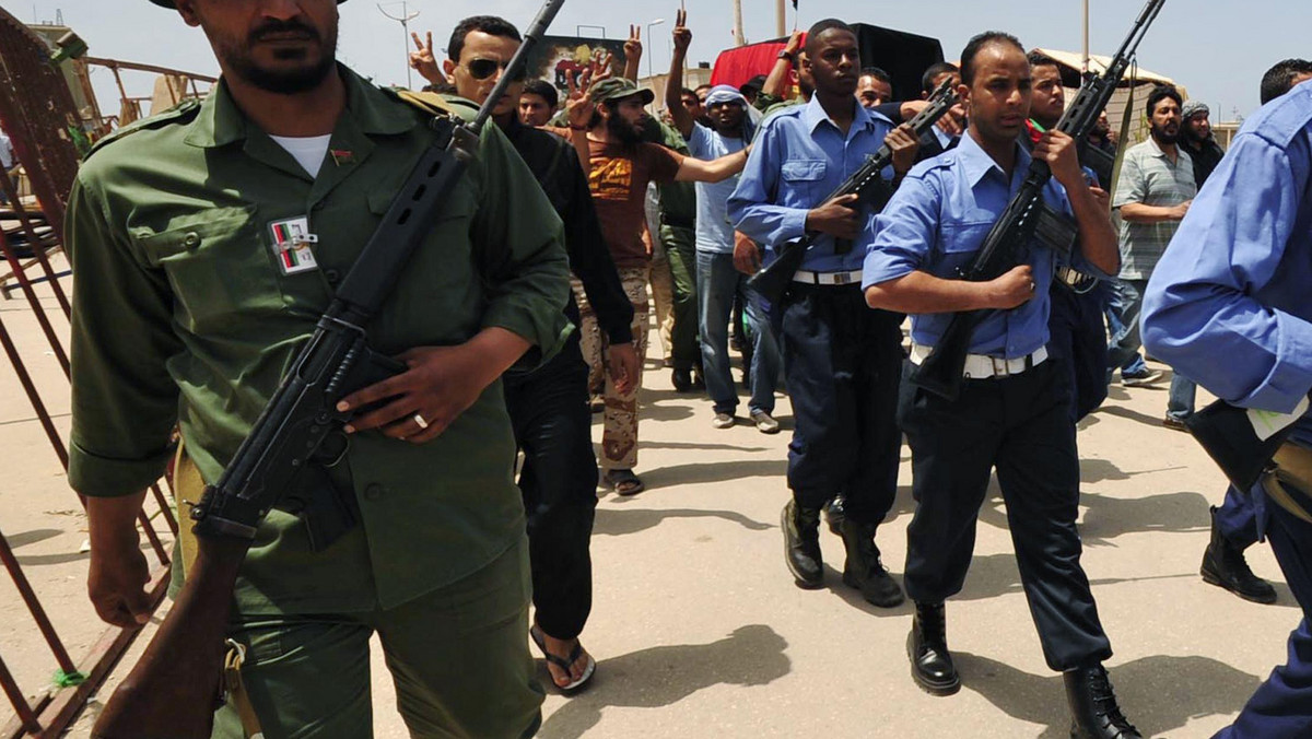 Siły lojalne wobec Muammara Kadafiego odbiły w czwartek przejście graniczne Wazzan-Dehiba między Libią a Tunezją, opanowane przez libijskich powstańców w zeszłym tygodniu.