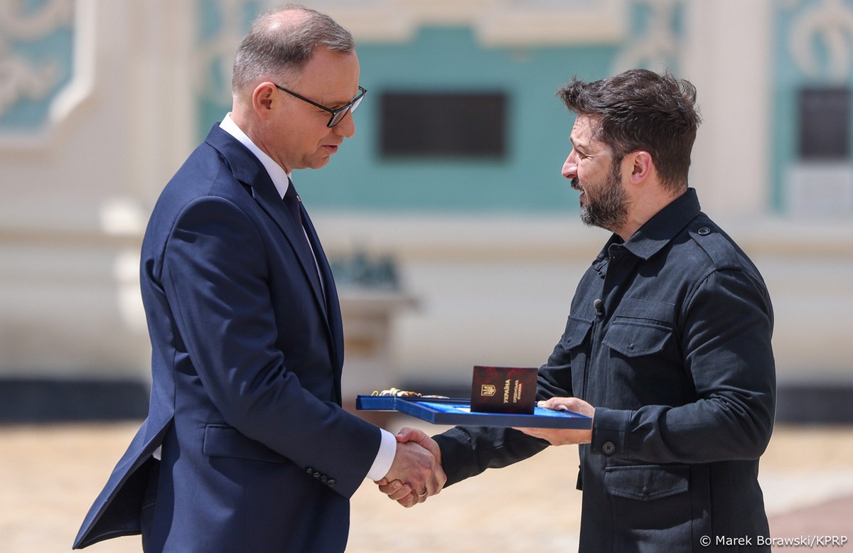 Prezydent Ukrainy Wołodymyr Zełenski odznaczył Andrzeja Dudę Orderem Wolności za zasługi w umacnianiu dwustronnej współpracy międzynarodowej.
