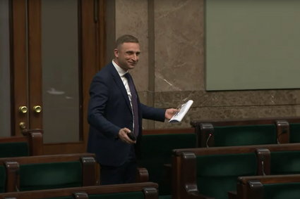 Bąkiewicz zrobił to w Sejmie. Jeszcze chwila i interweniowałaby Straż Marszałkowska