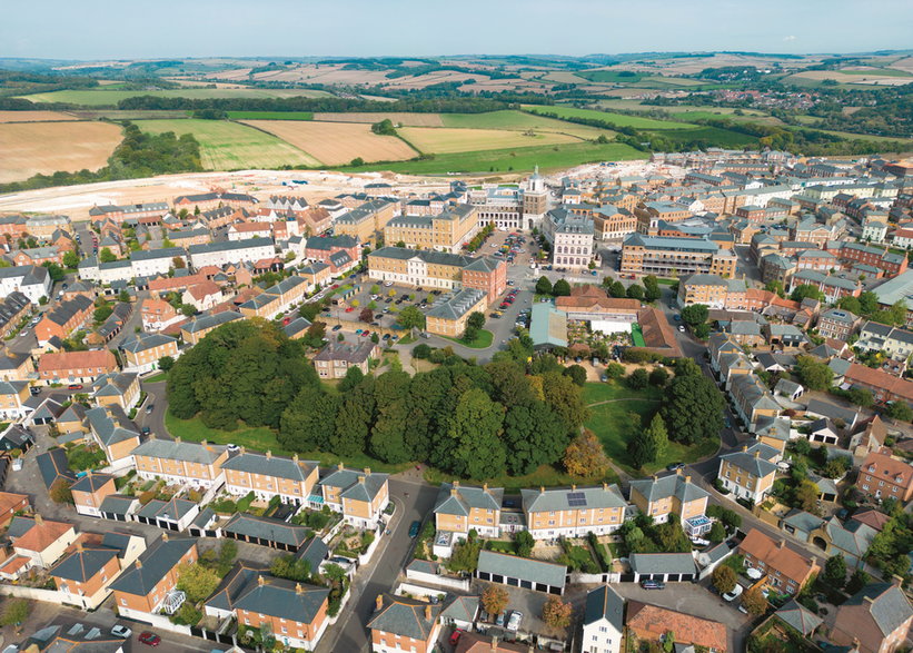 Poundbury zaprojektowano tak, aby wszystkie codzienne sprawunki dało się załatwić, poruszając się piechotą.