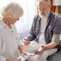 A magas vérnyomás nem fáj, mégis pusztít: egy német orvos elmagyarázza hogyan állíthatja meg idejében