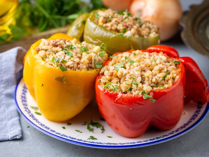 Recept za grčke punjene paprike oduševiće sve istinske gurmane: Jedan sastojak čuda čini