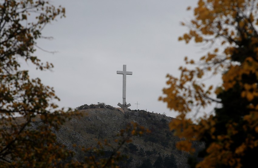 Krst na zapadnoj strani Mostara