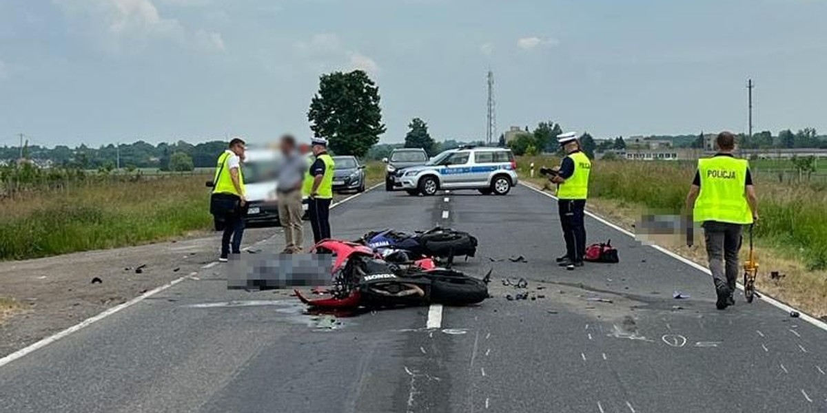 Dramat na prostej drodze. Nie żyją motocykliści.