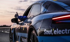 Elektryczne Porsche Taycan w rekordowym czasie pokonało niemal 3,5 tys. km. Tak inżynierowie otworzyli oczy niedowiarkom