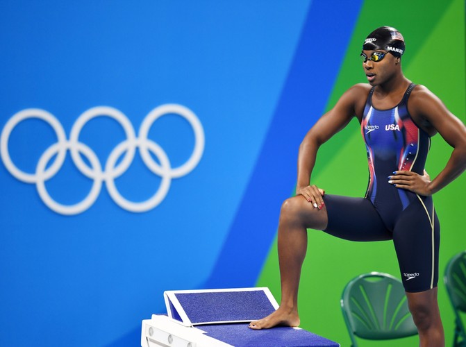 Simone Manuel pierwszą ciemnoskórą pływaczką, która zdobyła olimpijskie złoto