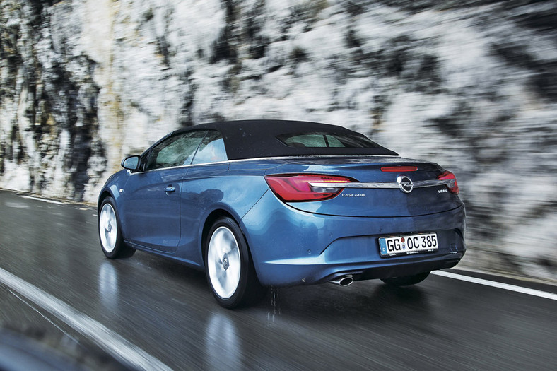 Opel Cascada, jak jeździ Astra w wersji kabrio?