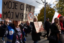 Gdańsk, 23.10.2021. Protest przeciwników szczepień, 23 bm. w Gdańsku. (mr) PAP/Piotr Wittman