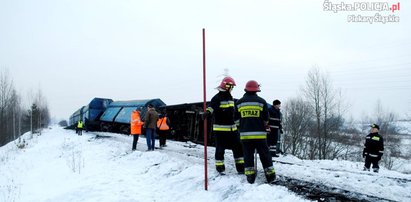 Pociąg wypadł z torów - zdjęcia