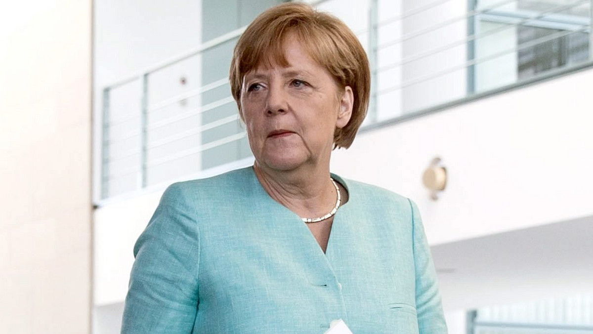Zdaniem kanclerz Niemiec Angeli Merkel dyskusja o nowym wniosku Grecji dotyczącym przyznania trzeciego pakietu pomocowego nie jest możliwa przed referendum. Merkel wyraziła taką opinię podczas spotkania z klubem parlamentarnym CDU/CSU - podała agencja dpa.