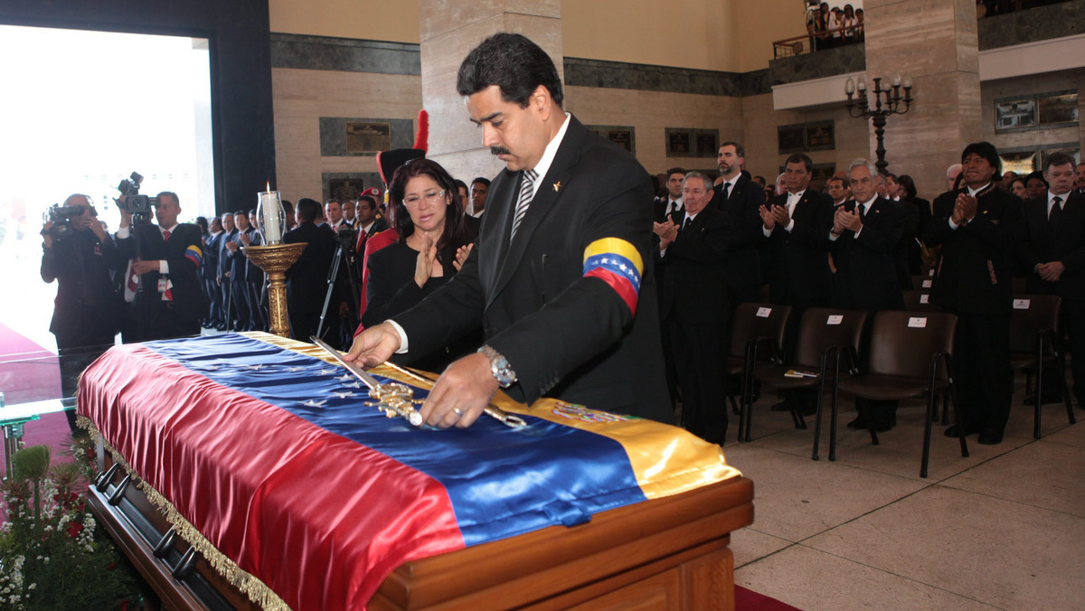Wybory prezydenckie w Wenezueli odbędą się 14 kwietnia - poinformowała komisja wyborcza w Caracas. O urząd głowy państwa walczyć będzie pełniący obowiązki prezydenta i bliski współpracownik zmarłego w poniedziałek Hugo Chaveza Nicolas Maduro, oraz lider opozycji i gubernator stanu Miranda Henrique Capriles Radonski.