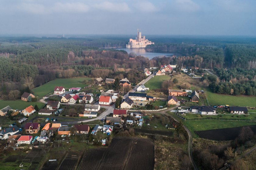 Gigantyczny zamek powstaje na obrzeżach Puszczy Noteckiej