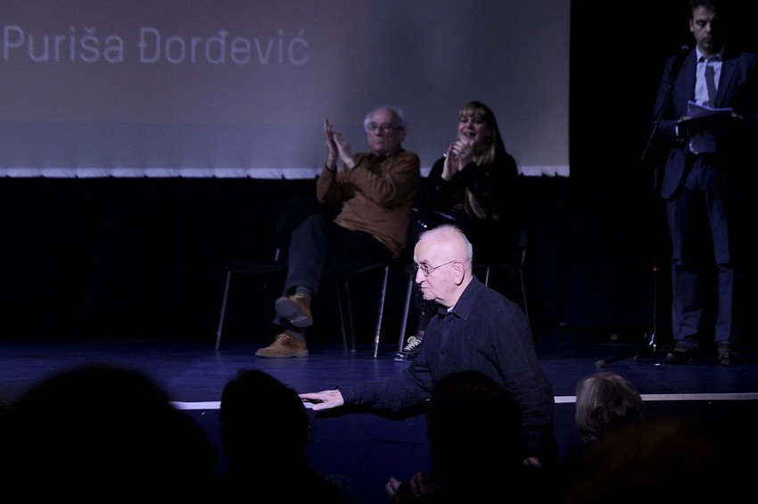 Živa legenda: Puriša Đorđević izlazi da primi nagradu