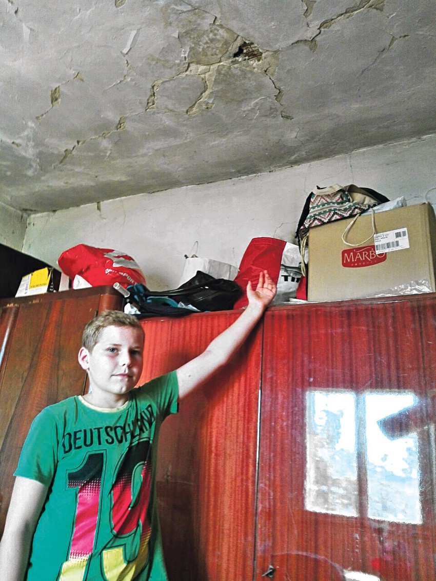 Maksimović Luka pokazuje rupe u plafonu