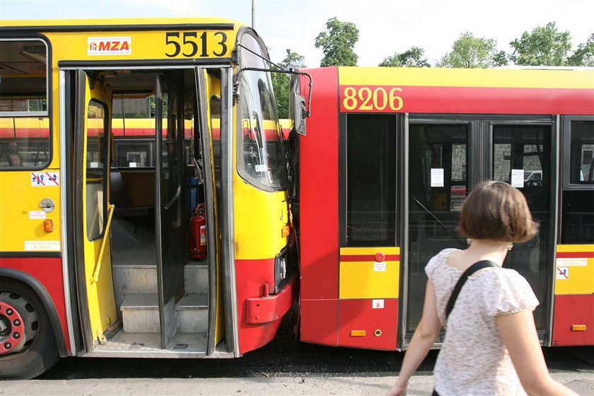 pijak, kierowca, autobus, pasażerowie, wypadek, kolizja, Warszawa