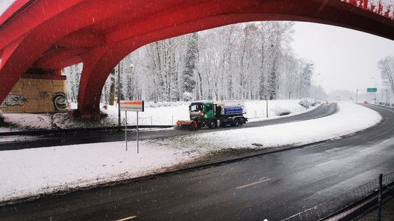 Sytuacja na drogach w Gorzowie po opadach śniegu