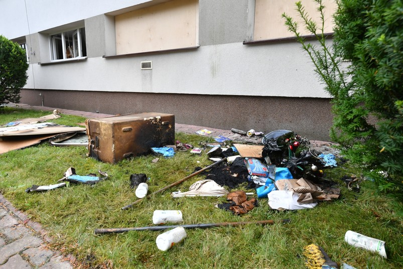 Podpalony budynek Powiatowej Stacji Sanitarno-Epidemiologicznej przy ulicy Peowiaków w Zamościu