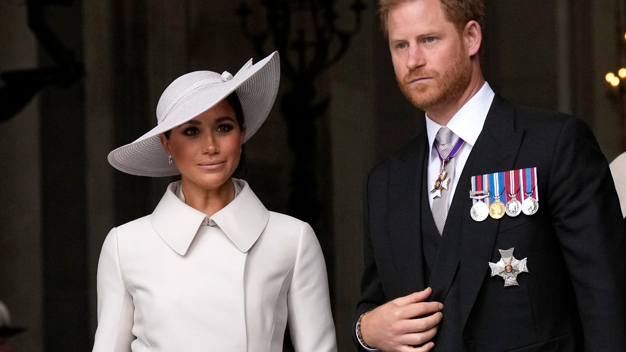Účasť Meghan a Harryho na platinovom jubileu kráľovnej sa nestretla s nadšenými ováciami.