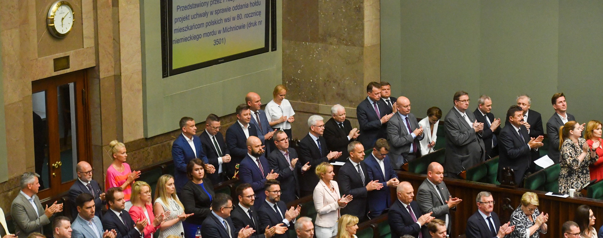 Sejm przez aklamację przyjął też uchwałę w sprawie oddania hołdu mieszkańcom polskich wsi w 80. rocznicę niemieckiego mordu w Michniowie