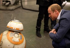 Książęta też mają moc! William i Harry na planie nowych 'Gwiezdnych wojen' [ZDJĘCIA]