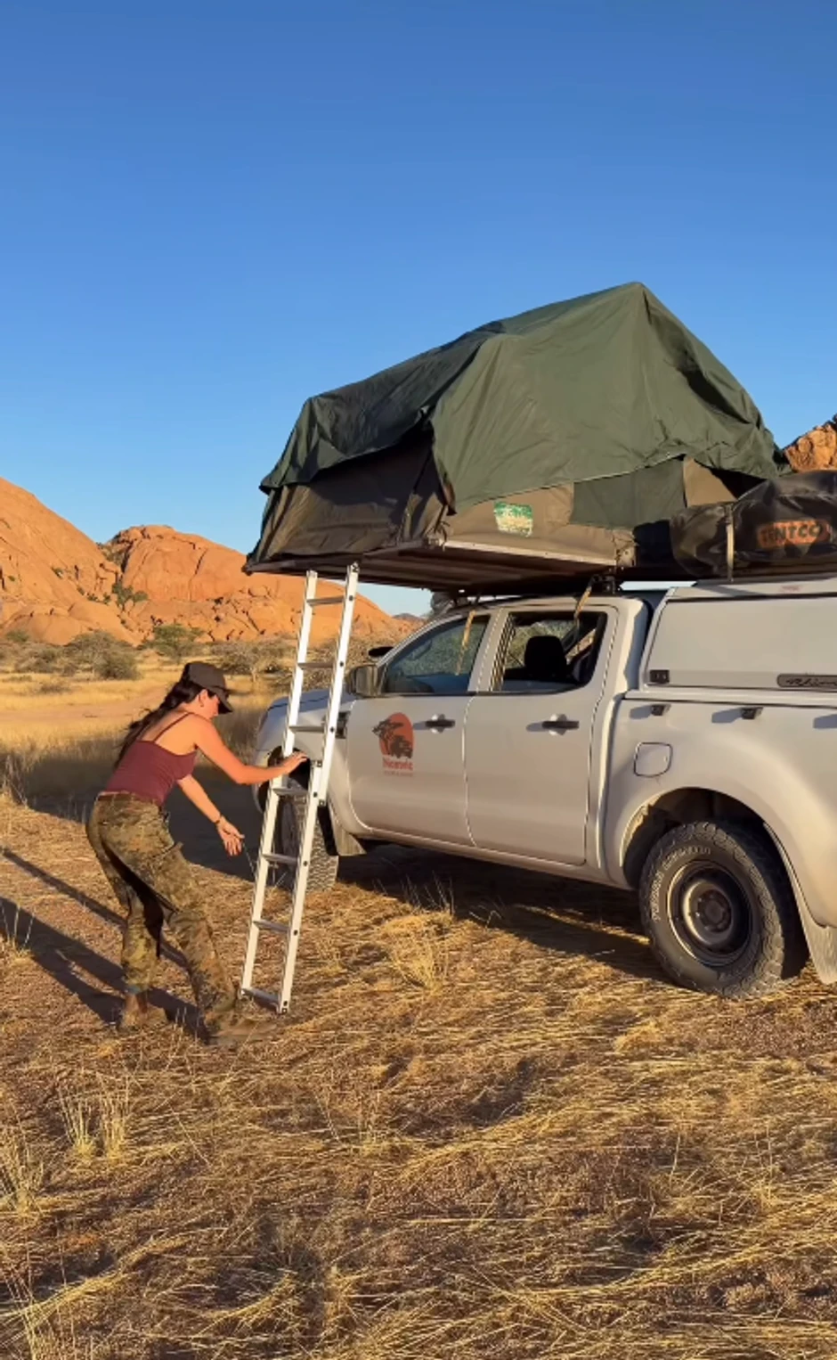 Maša Memedović kampuje u Africi