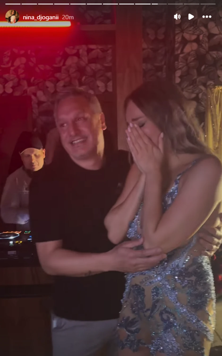 Luna u suzama na svom 30. rođendanu