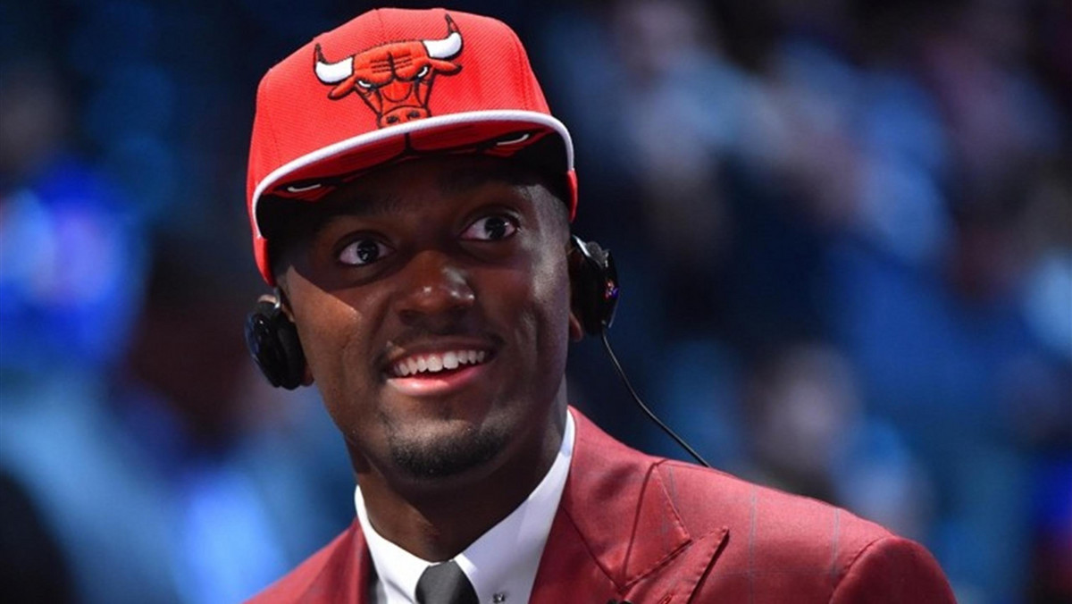 Warto rozsądnie korzystać z portali społecznościowych, o czym dobitnie przekonał się nowy nabytek Chicago Bulls Bobby Portis. Wybrany przez Byki z 22. numerem w tegorocznym drafcie koszykarz w przeszłości krytycznie wypowiadał się o grze swoich obecnych kolegów Derricka Rose'a i Pau Gasola, co skrupulatnie wychwycili internauci.