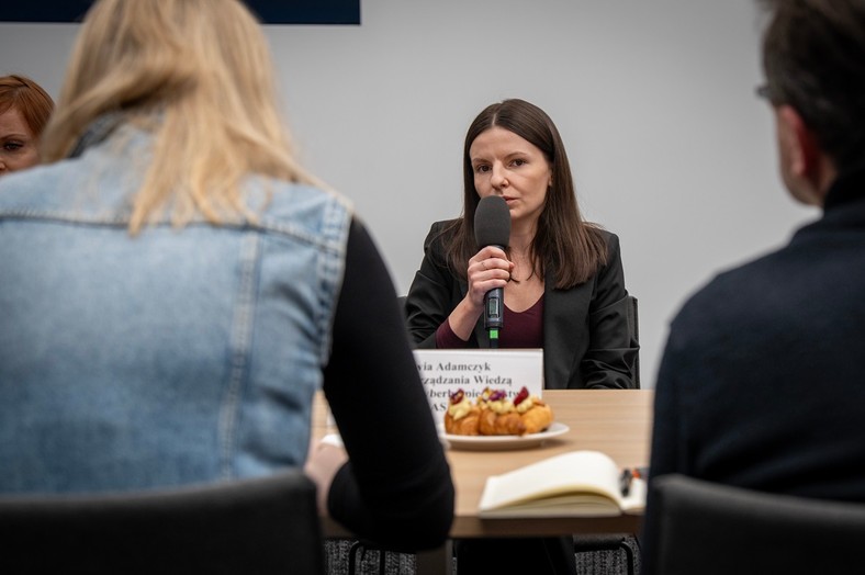 NASK prezentuje przewodnik o bezpieczeństwie i AI dla dziennikarzy