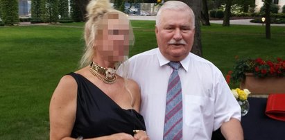 Wałęsa z blondyną w obroży, a jego żona...