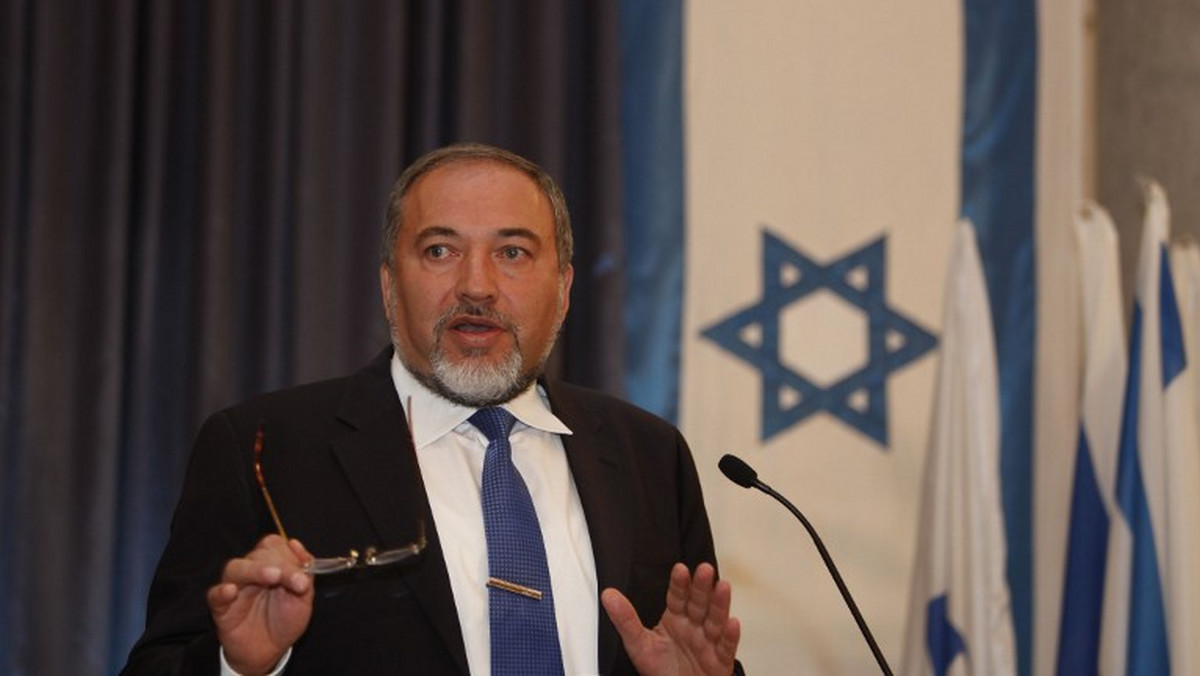 Minister spraw zagranicznych Izraela Awigdor Lieberman oskarżył Europę o prowadzenie polityki wrogiej wobec Żydów, tak jak "pod koniec lat 30." XX wieku. Była to reakcja na potępienie przez UE izraelskich planów rozbudowy osiedli na Zachodnim Brzegu.