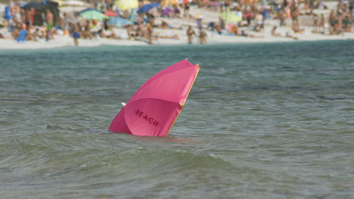 Ich wakacje zamieniły się w koszmar. 18-latek wykopał dół na plaży. Nie żyje