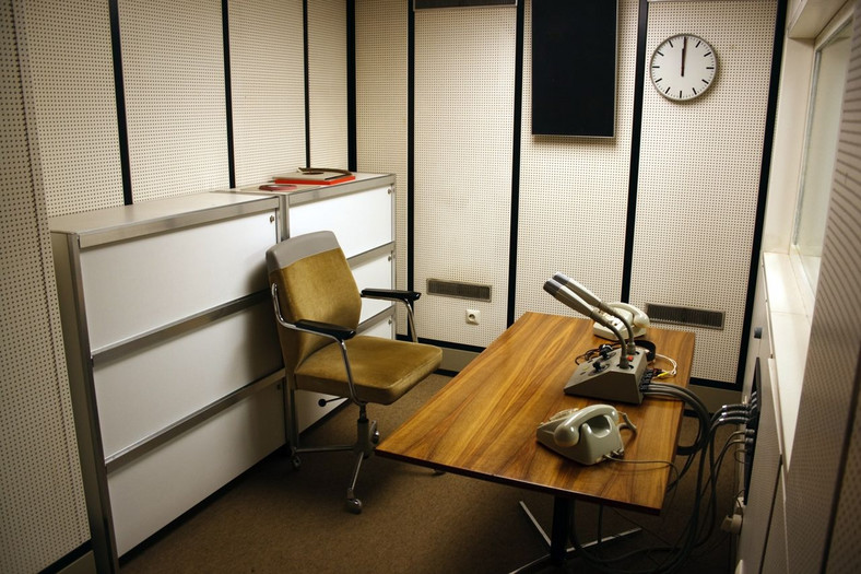 Pokój lektora w studiu radiowym, bunkier atomowy w Urft