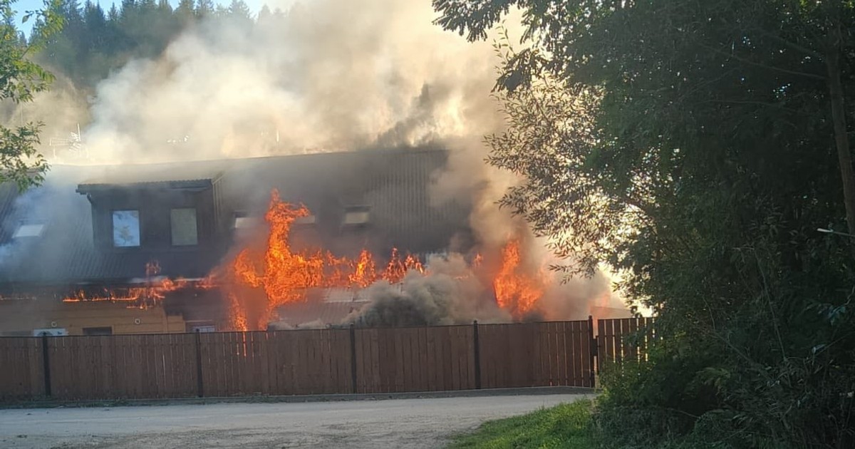 Dramat w Wiśle. Popularny pensjonat stanął w ogniu, ogromne straty