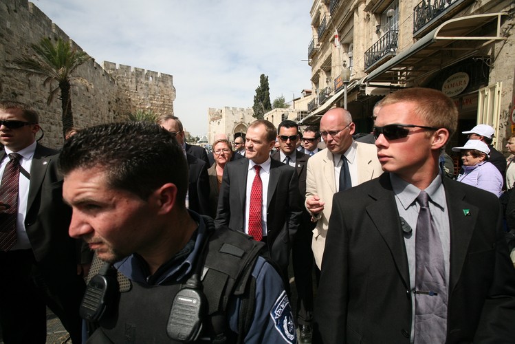 Ochrona premiera podczas spaceru po Starym Mieście