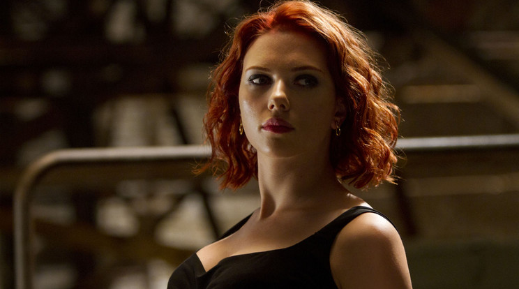 A látszat csal, Natasha Romanoff (Scarlett Johansson) nem csupán szexbomba, hanem halálos szuperkém is / Fotó: Northfoto