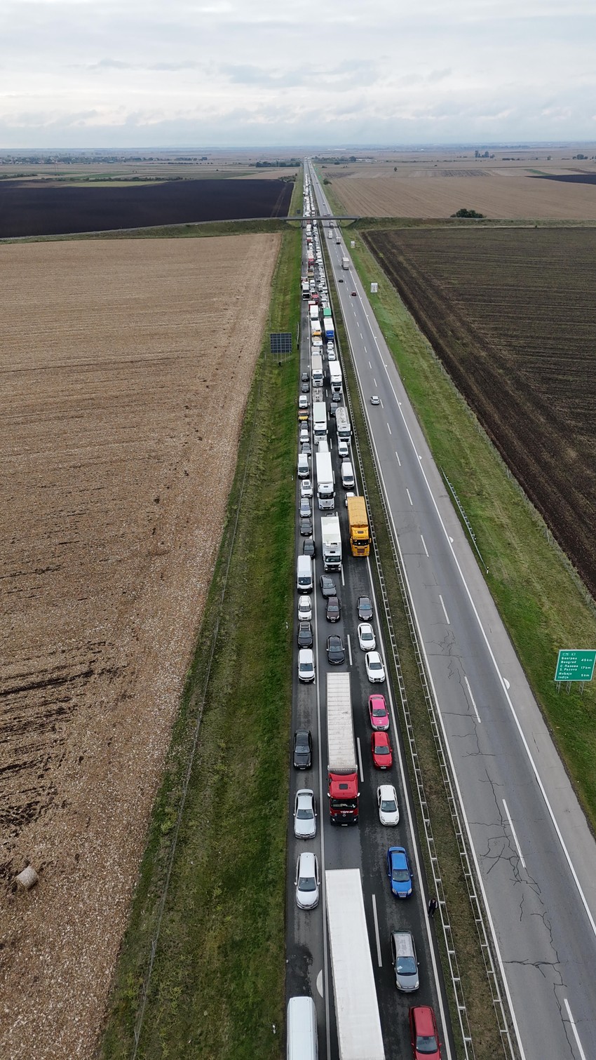 Kilometarske kolone na auto-putu Beograd-Novi Sad 