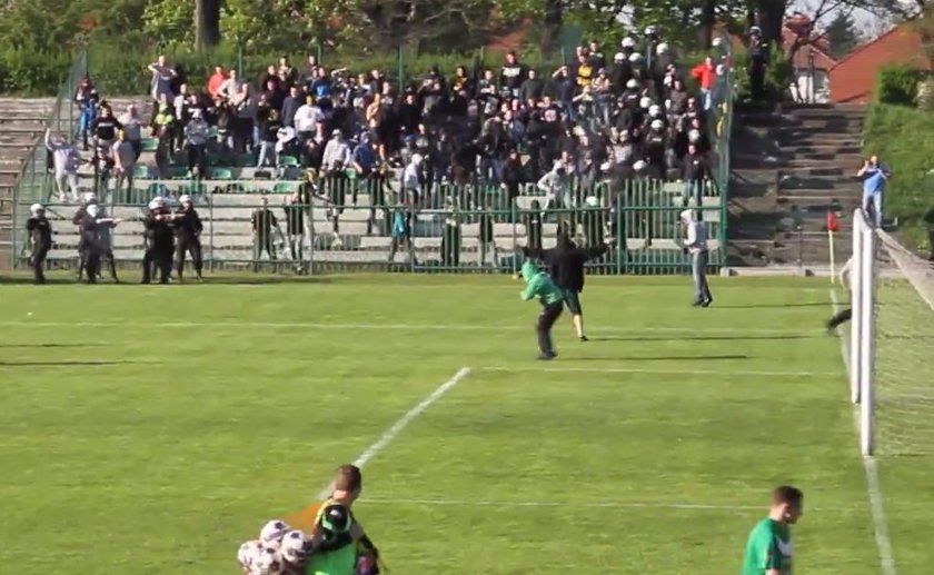 Knurów. Interwencja policji na stadionie Concordii Knurów 