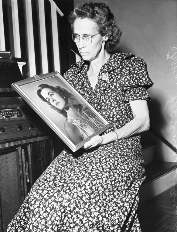 Matka Jean Spangler ze zdjęciem zaginionej