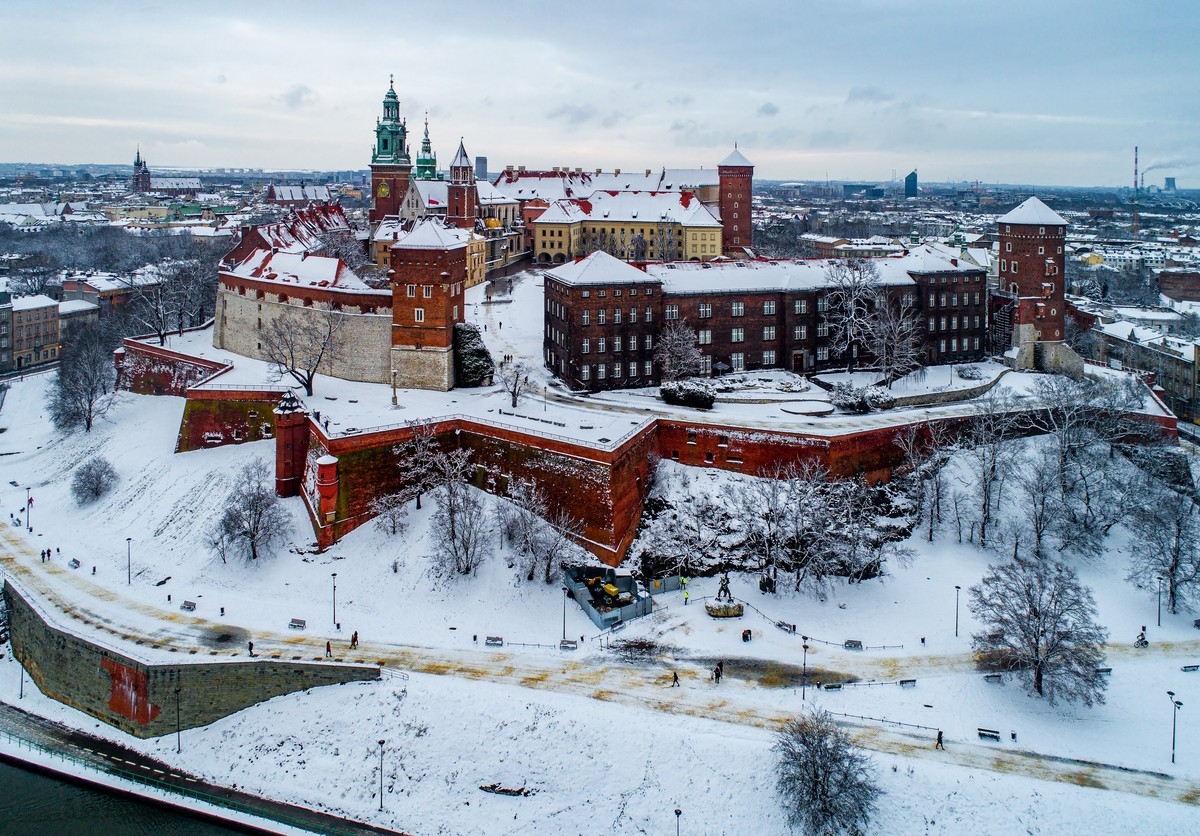 Krakow,,Poland.,Historic,Royal,Wawel,Castle,And,Cathedral,In,Winter