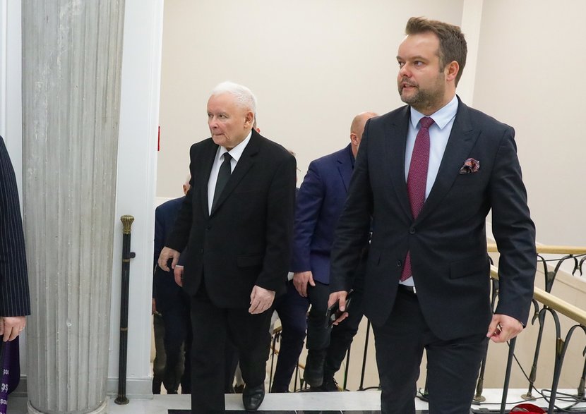 Jarosław Kaczyński i Rafał Bochenek w Sejmie, 17.04.2026 r.