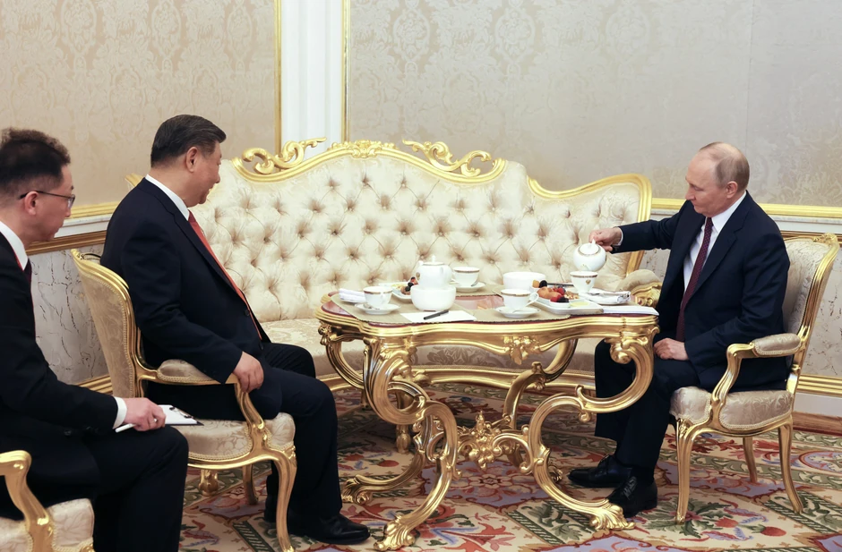 Si Đinping i Vladimir Putin pili su čaj u Moskvi prošle godine