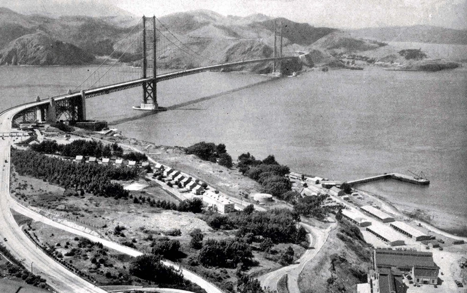 "Na pola puta do pakla" svojevrstan je nadimak zaštitne mreže koja je bila postavljena ispod čelične konstrukcije tokom građenja. Ova mreža spasla je živote 19 muškaraca