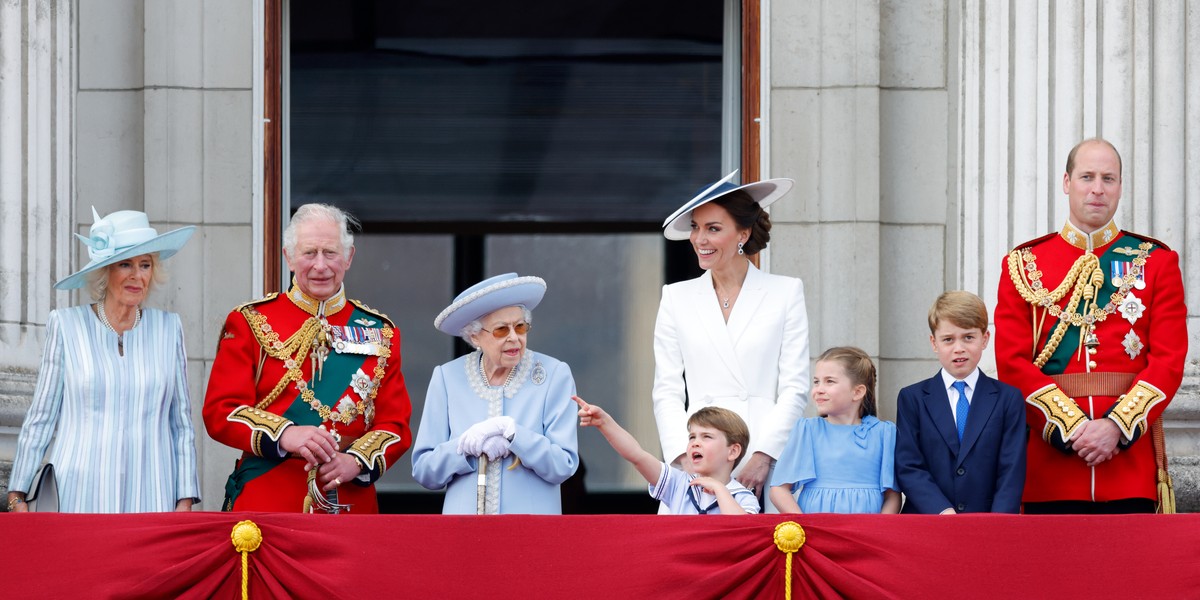 Rodzina królewska podczas dorocznej parady Trooping The Colour.