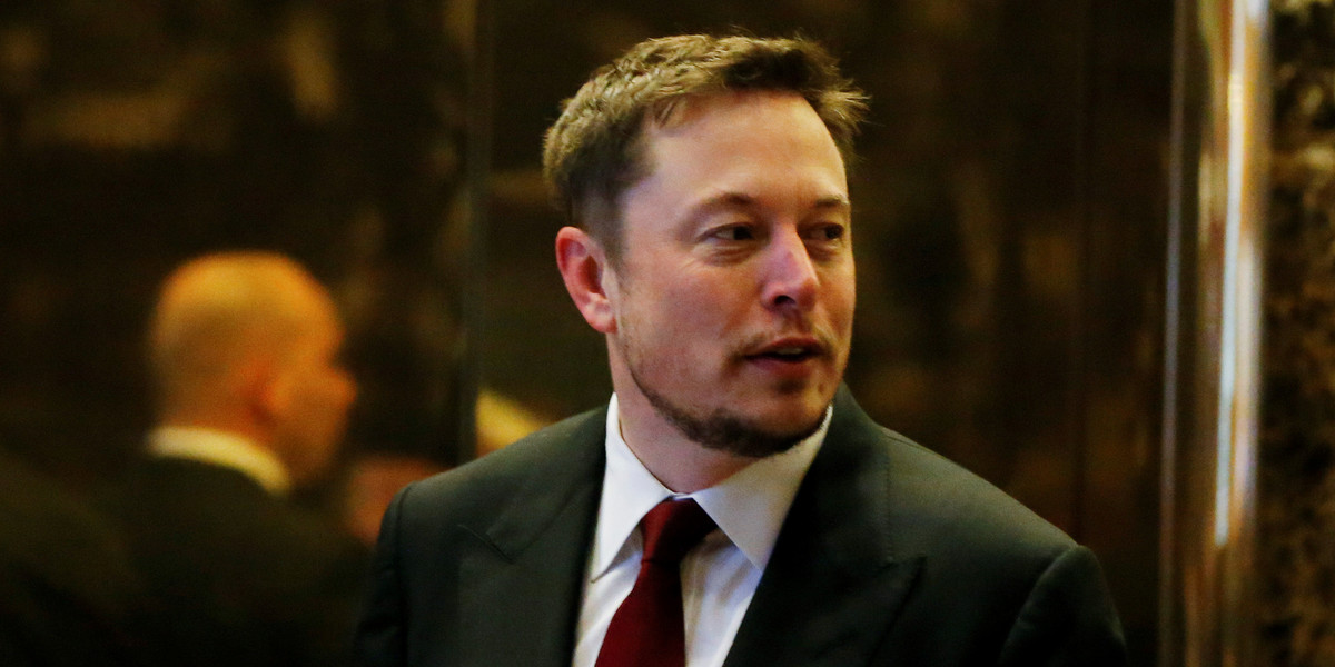 Elon Musk zapowiadał wcześniej, że zostanie w Tesli dłużej. Teraz ma ku temu dodatkowy powód