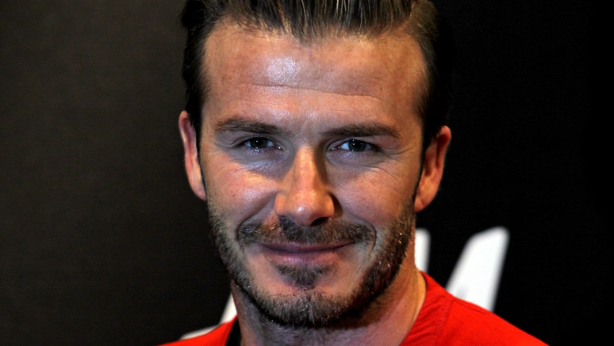 David Beckham, były reprezentant Anglii, zakończył niedawno karierę we francuskim Paris Saint-Germain. Właśnie podpisał pierwszą umowę sponsorską, odkąd przeszedł na sportową emeryturę.